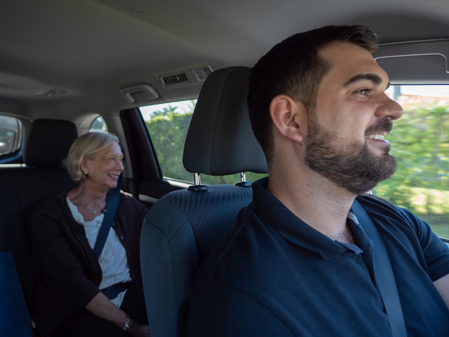 UZURV-male-driver-with-mature-female-passenger
